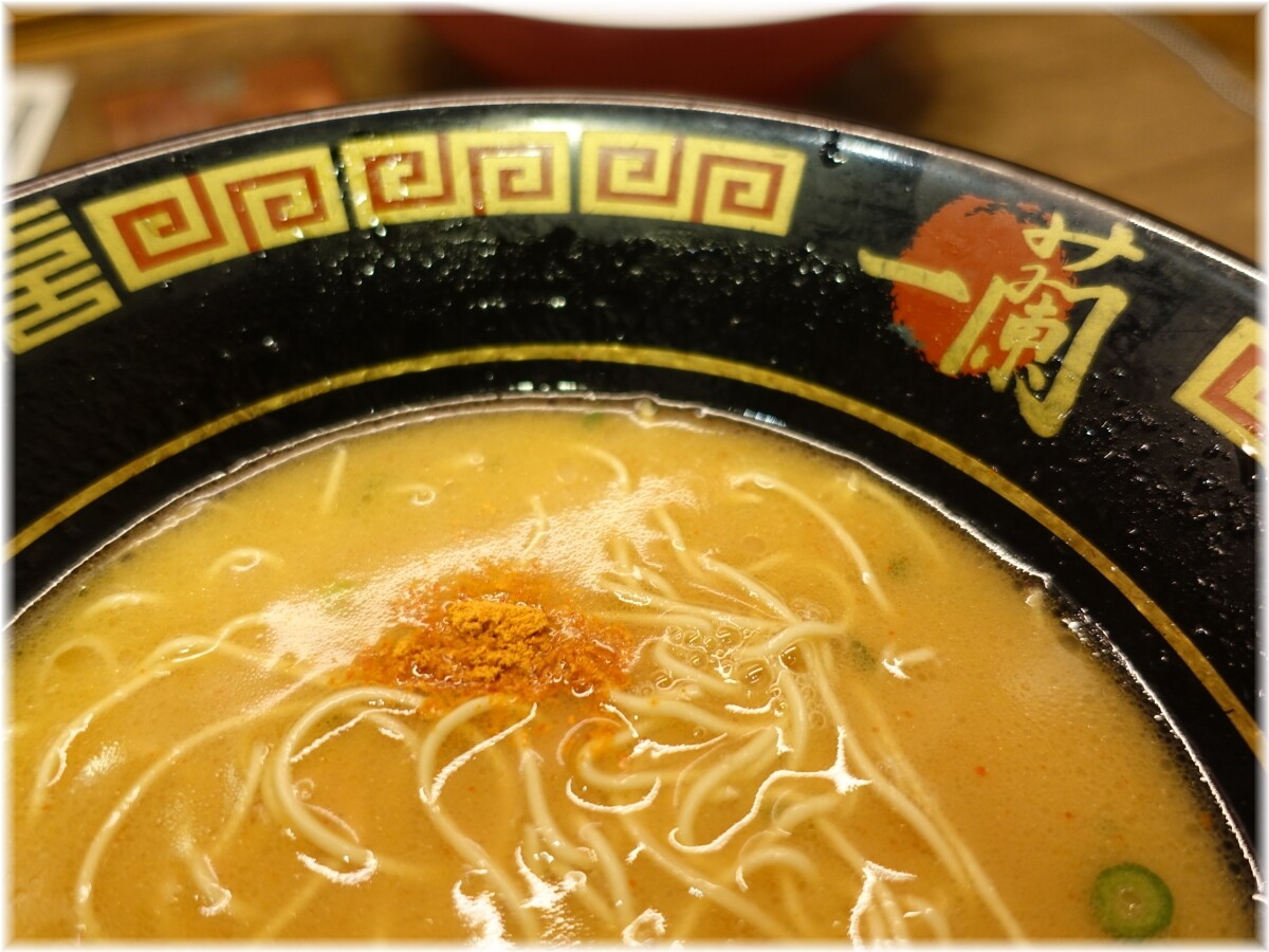 一蘭渋谷店 ラーメンに赤胡椒