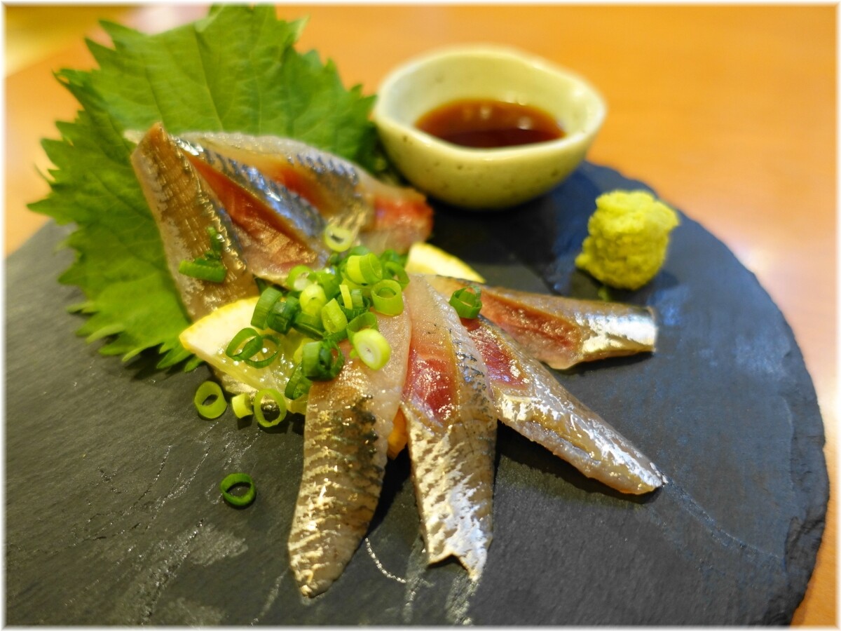 紅龍担担麺 入梅イワシのお刺身