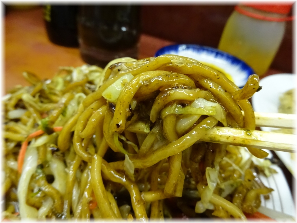 若月3 焼きそば+生卵の麺