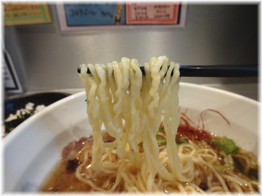 天雷軒 琥珀醤油拉麺の麺