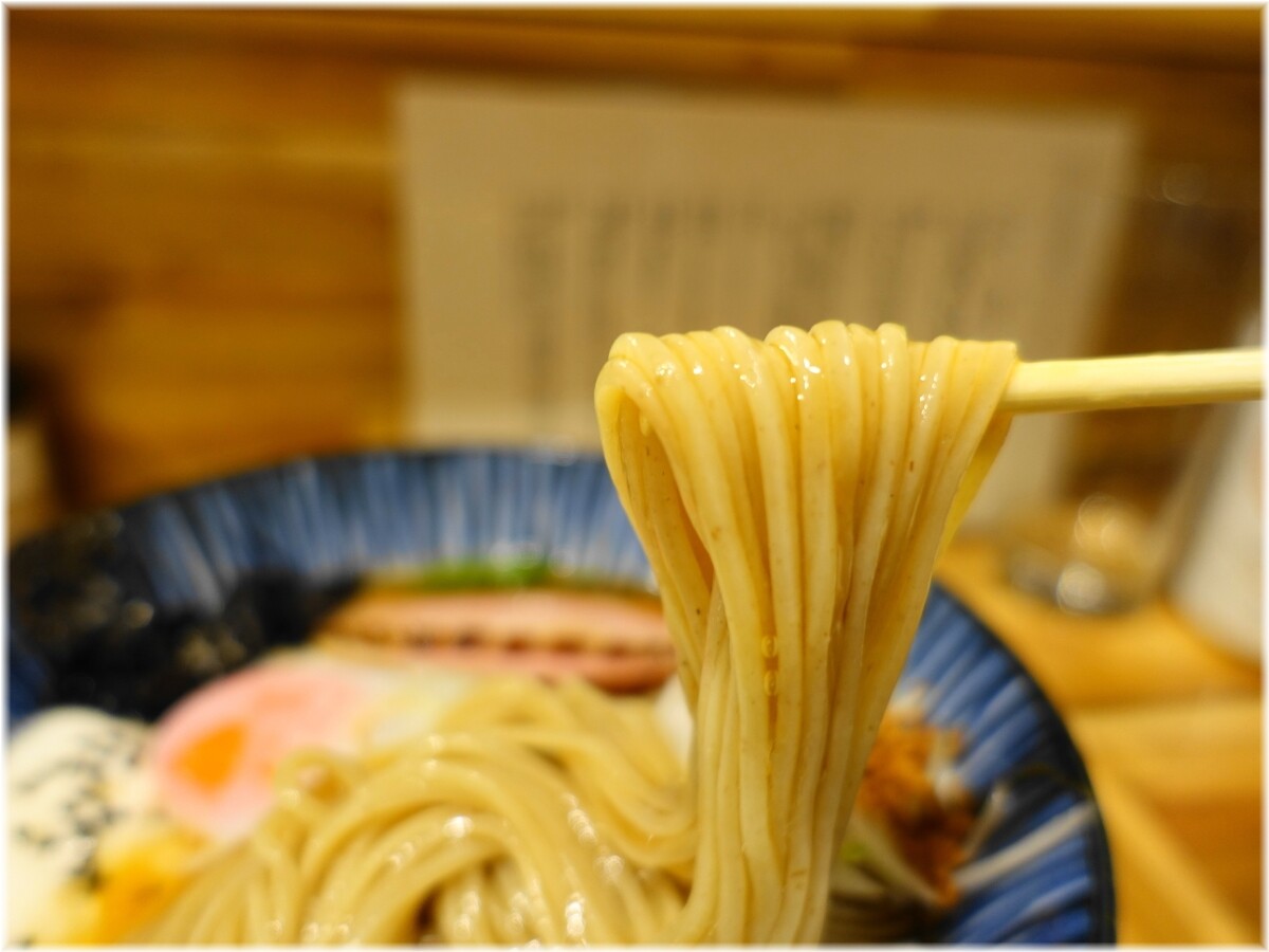 ハちゃんラーメン 煮干し昆布水冷麺(ニボコン)の麺