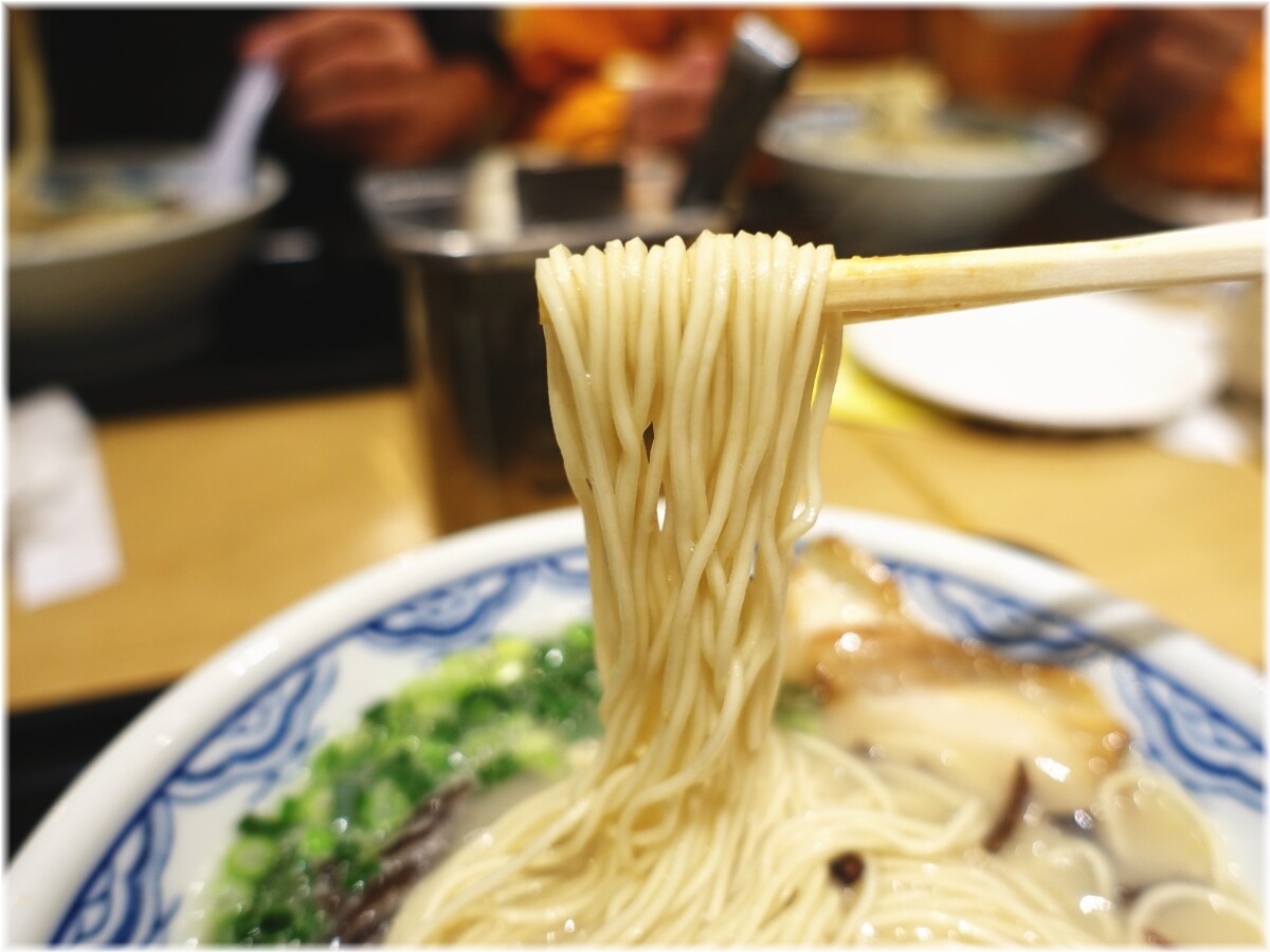 由丸大手町店 博多ラーメンの麺