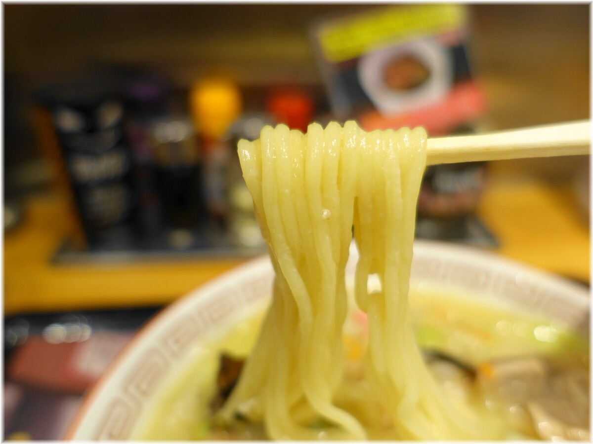 花月嵐大森東口店2 ちゃんぽんラーメン月見くんの麺