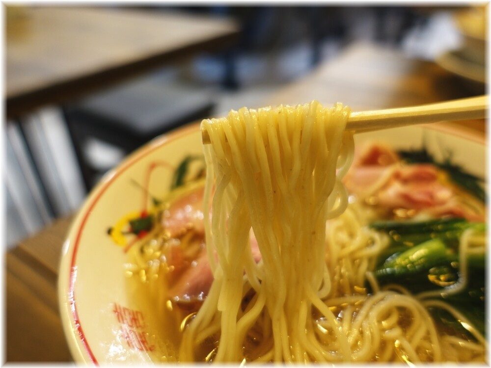 ぷれじでんと 塩ラーメンの麺