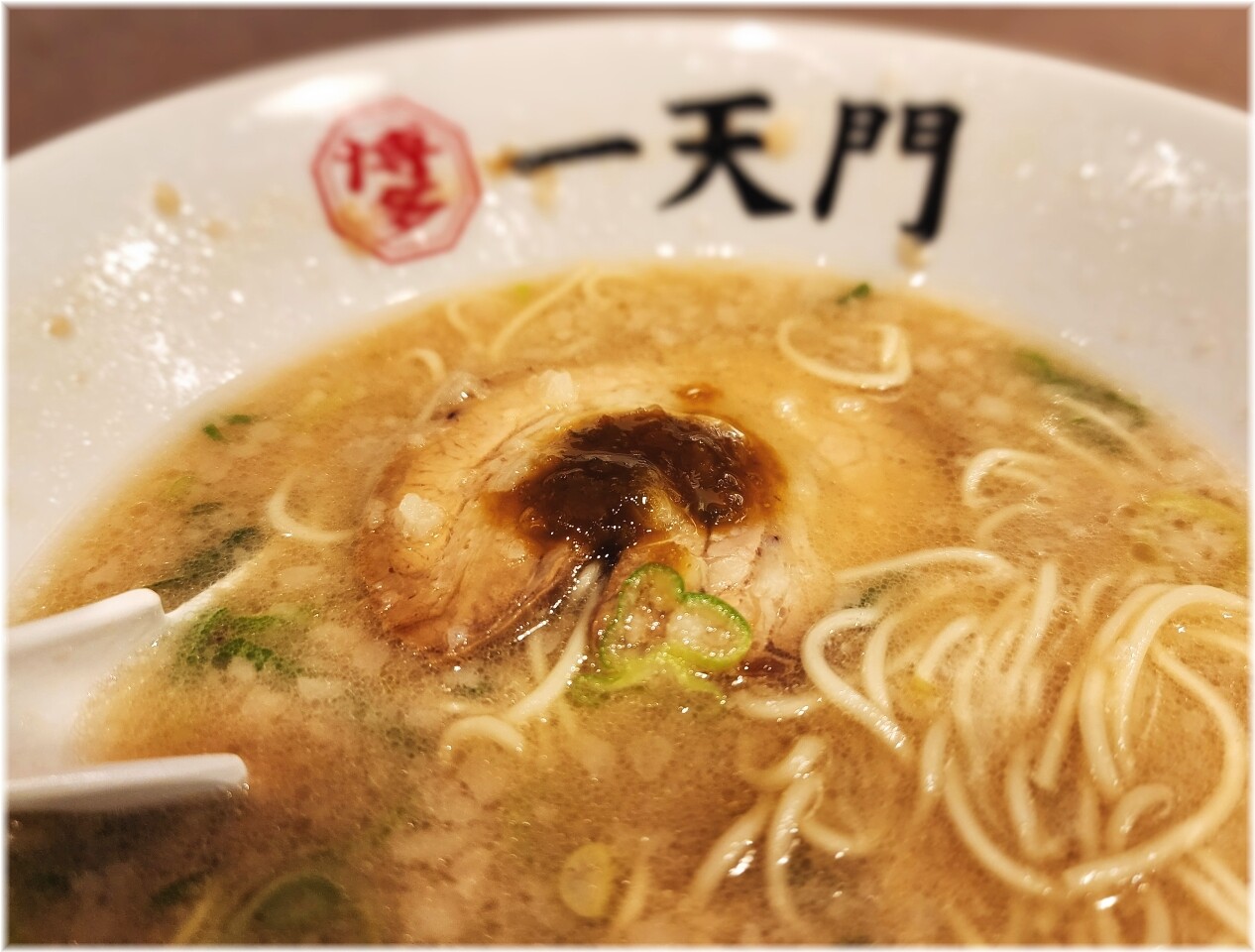 一天門 和風とんこつラーメン半熟煮玉子入りの具3