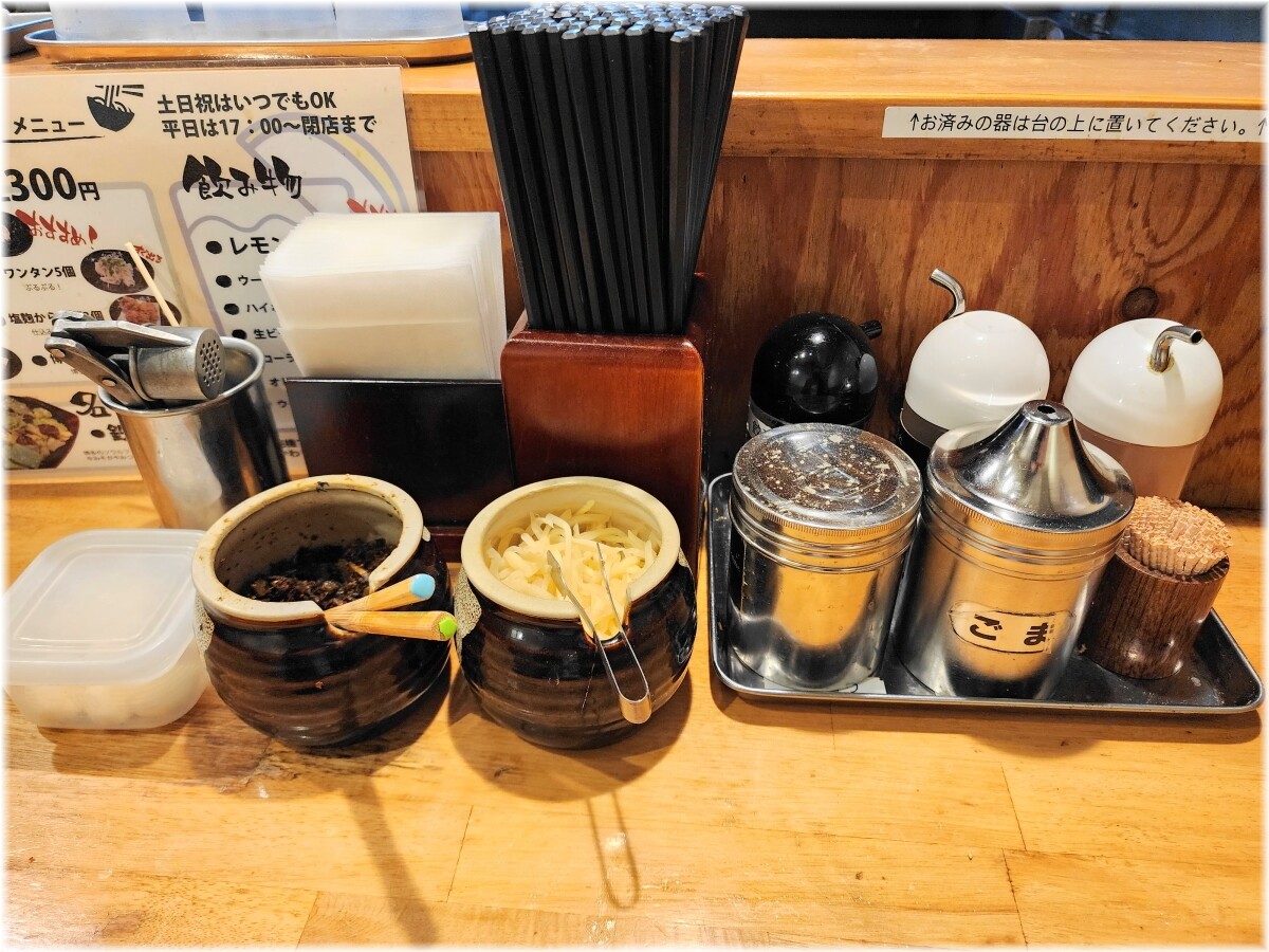 博多一瑞亭三田店12 卓上の調味料