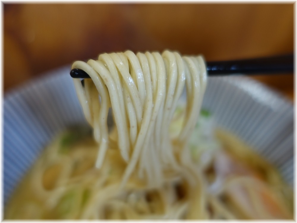 中華そばよしかわ4 鮟鱇らーめんの麺