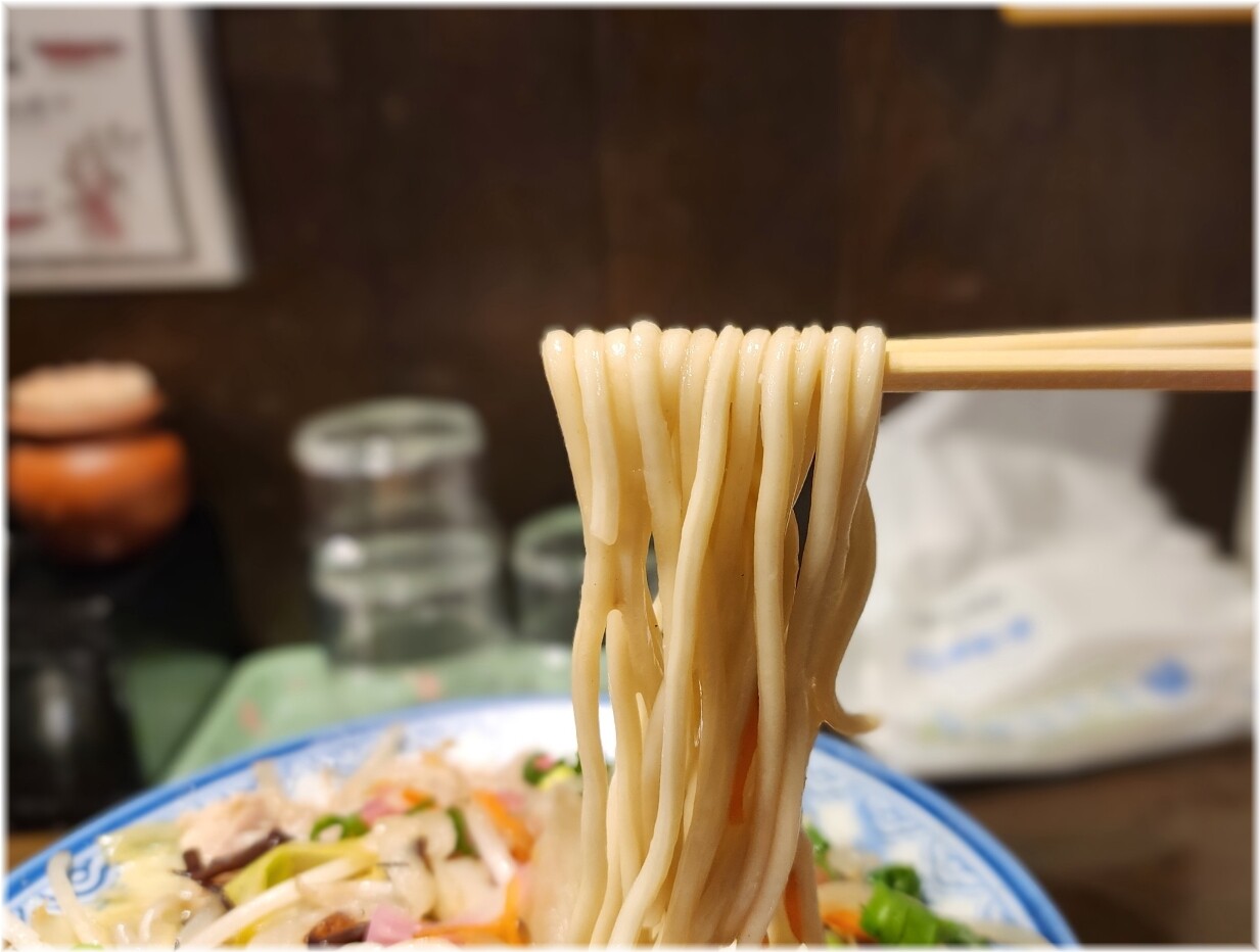 伊万里ちゃんぽん新橋店2 ちゃんぽんの麺