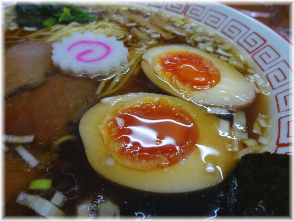 昭和歌謡ショー 半熟味付玉子入り中華そばの具