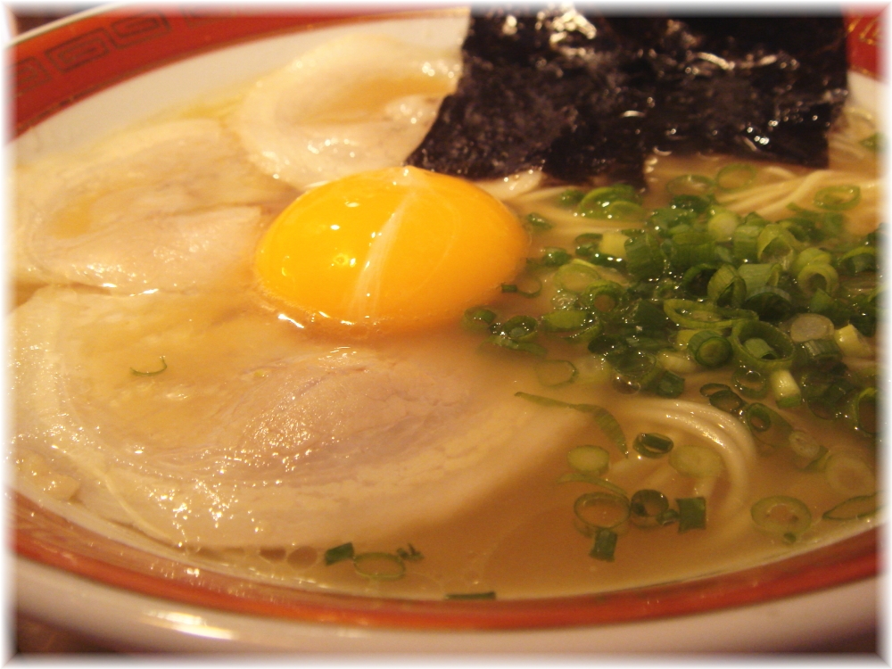 佐賀ラーメン美登里 味自慢ラーメン+生卵の具