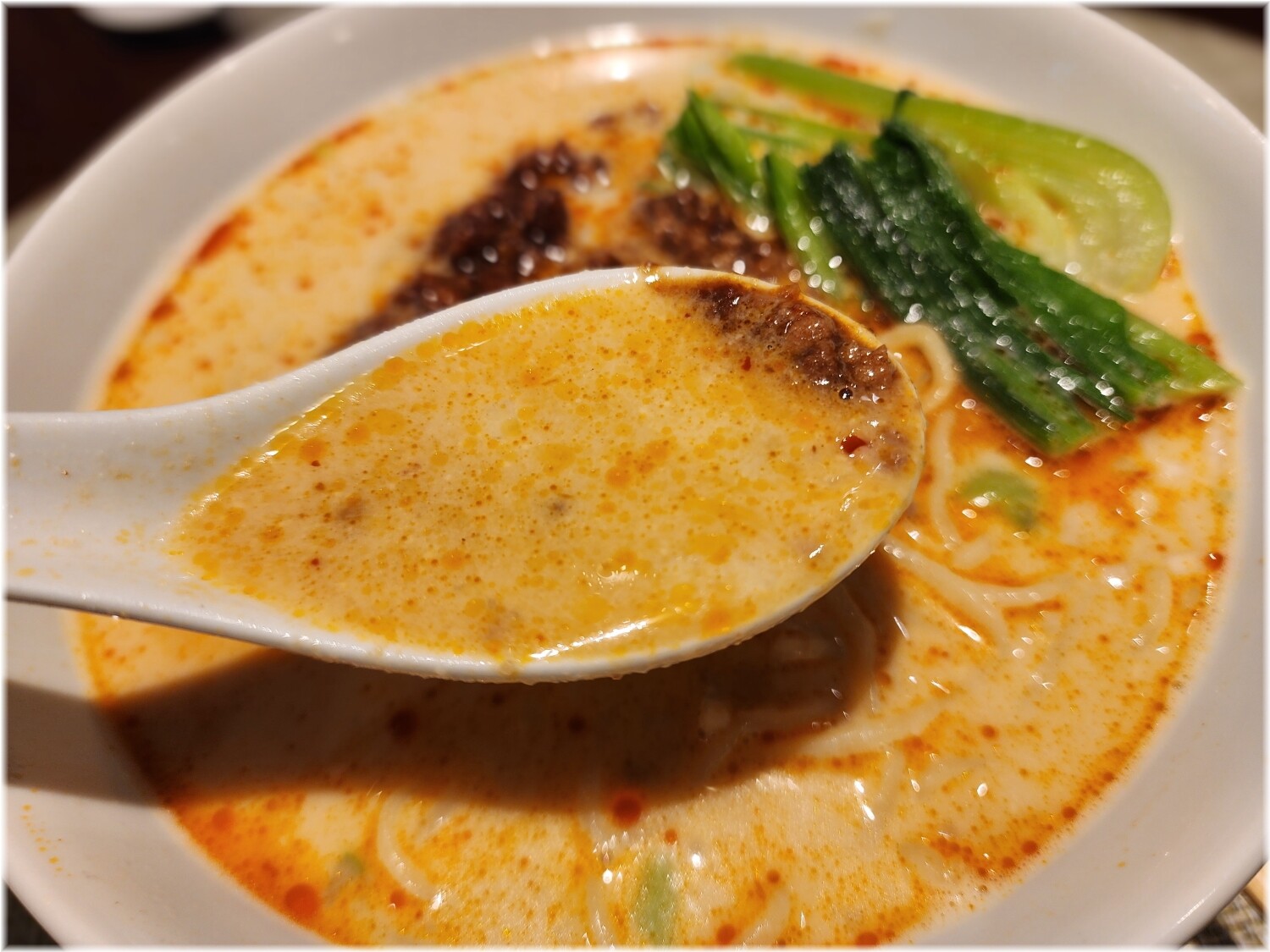 美華園新橋店 担々麺のスープ