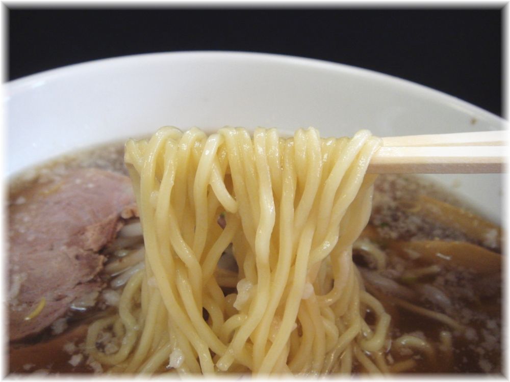 らーめん丸宮 醤油ラーメンの麺