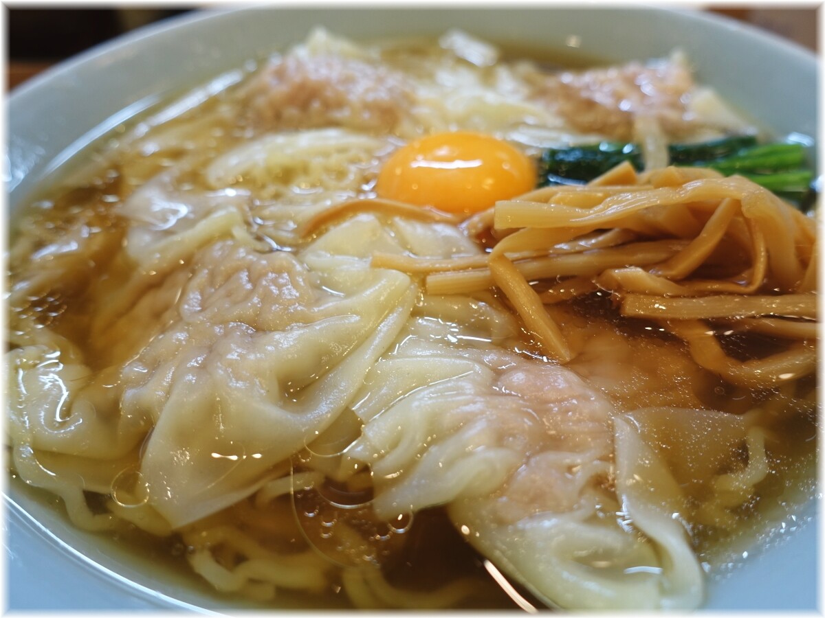 月見ワンタンメン専門店三日月 月見ワンタンメン(淡麗醤油)の具