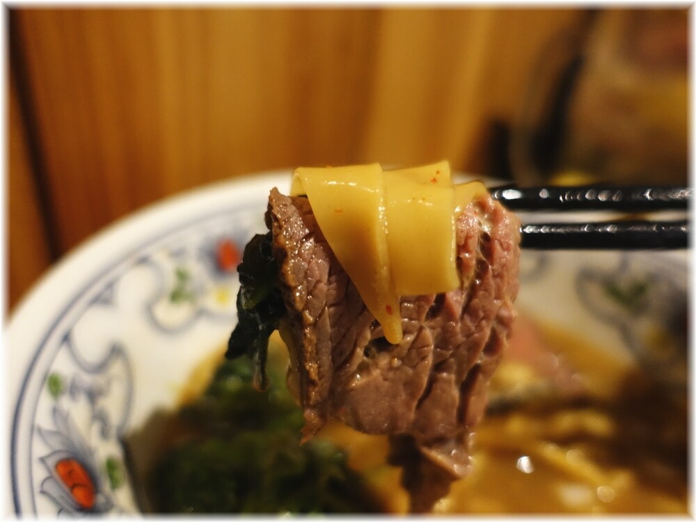 ビーフキッチンスタンド新橋店 すごい肉入れ過ぎビーフ煮干しラーメンの肉