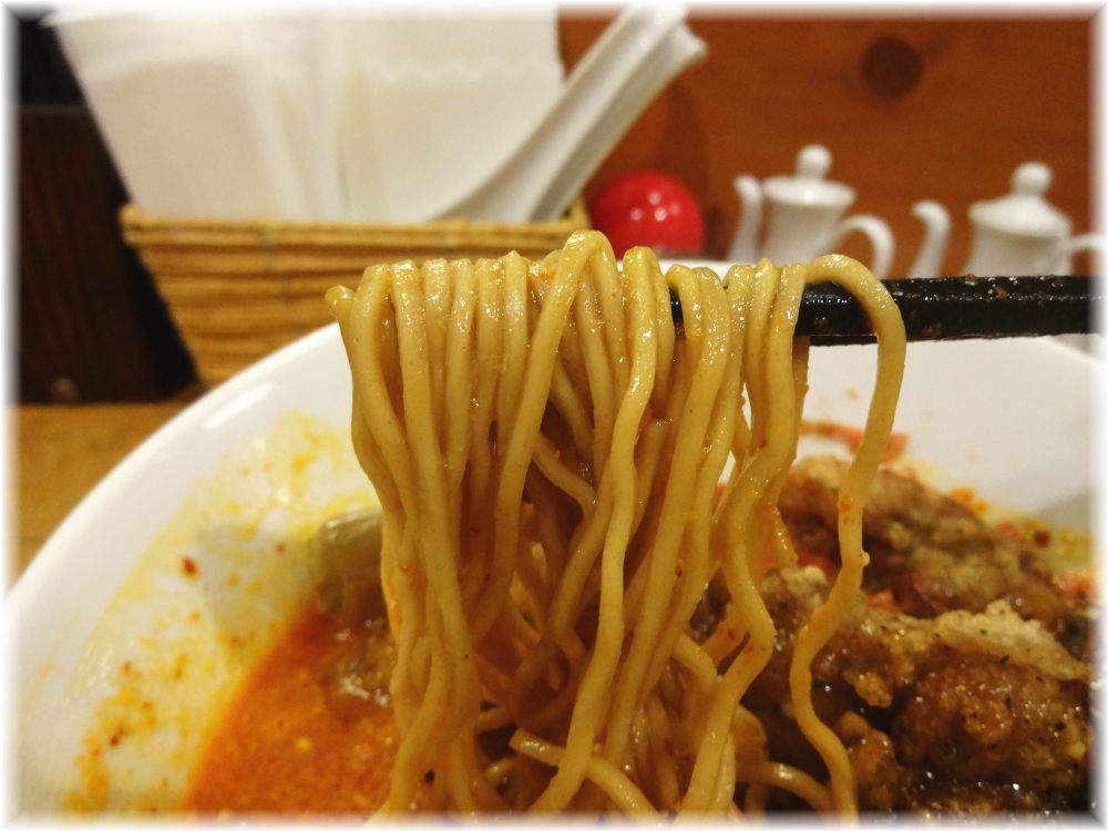 ほおずき 排骨担々麺の麺