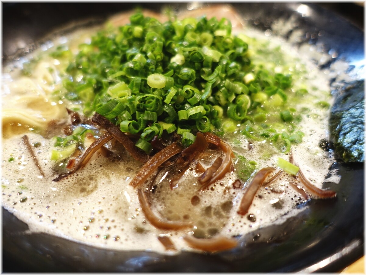 博多一瑞亭三田店11 豚骨ネギラーメンの具