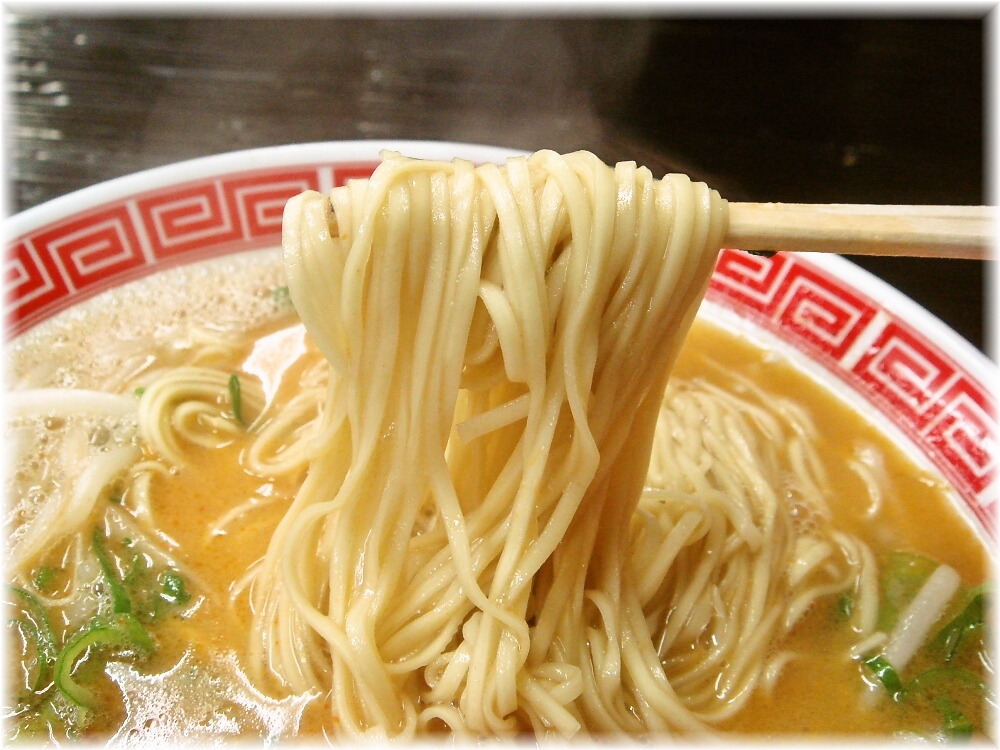 赤のれん&とん吉2 担々麺の麺