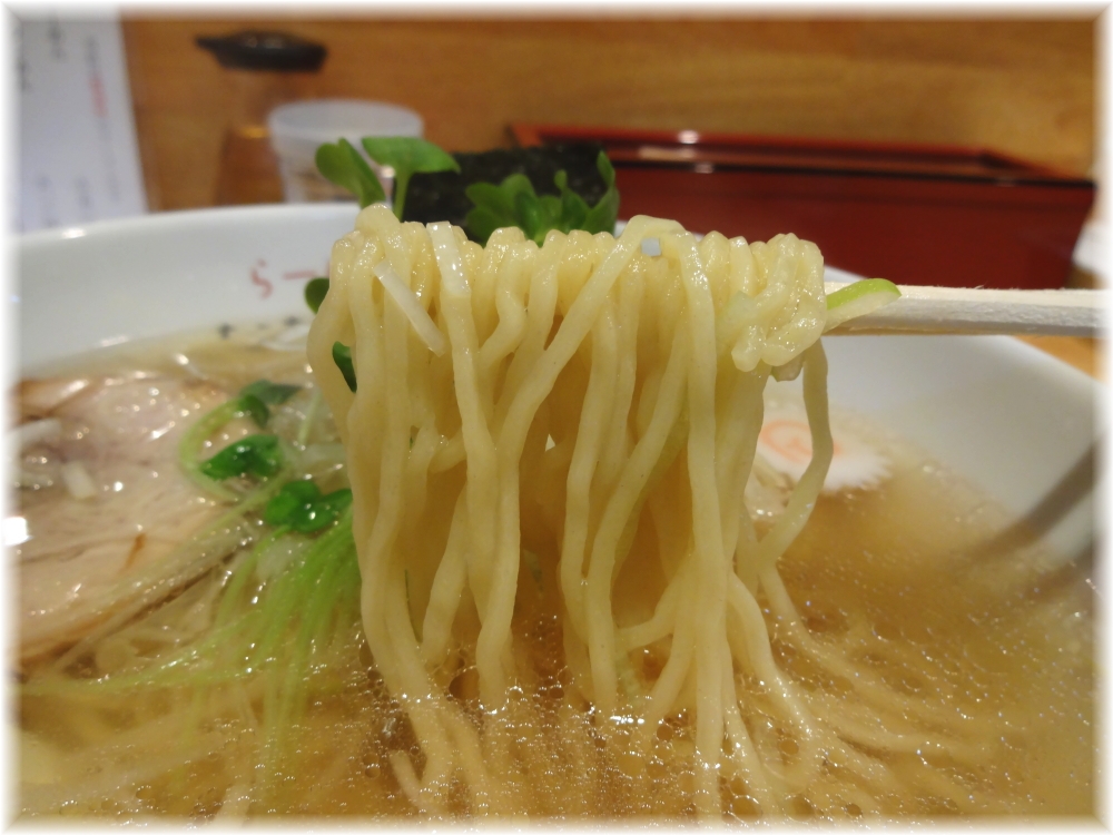 ななふく 塩ラーメンの麺
