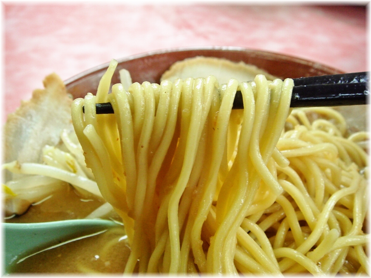 一楽ラーメン 味噌チャーシューメンの麺