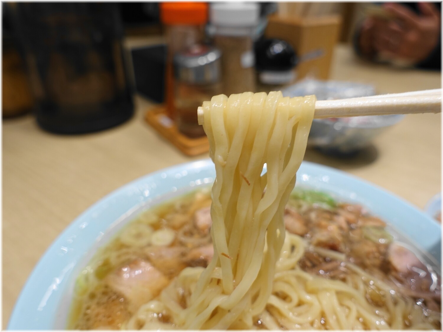 たきちゃんラーメン2 チャーシュー麺の麺