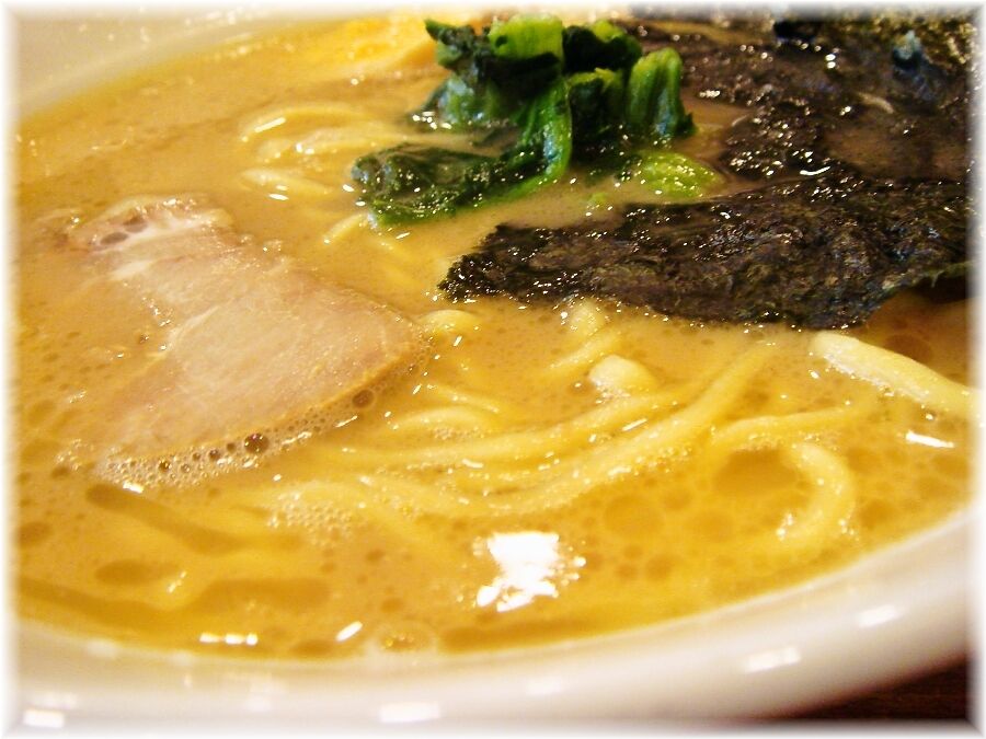 じれっ亭 玉子ラーメンのスープ