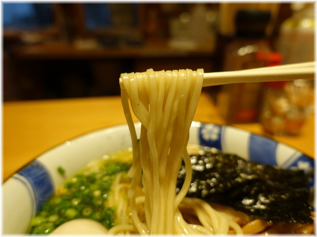 こもれ美 塩ラーメンの麺