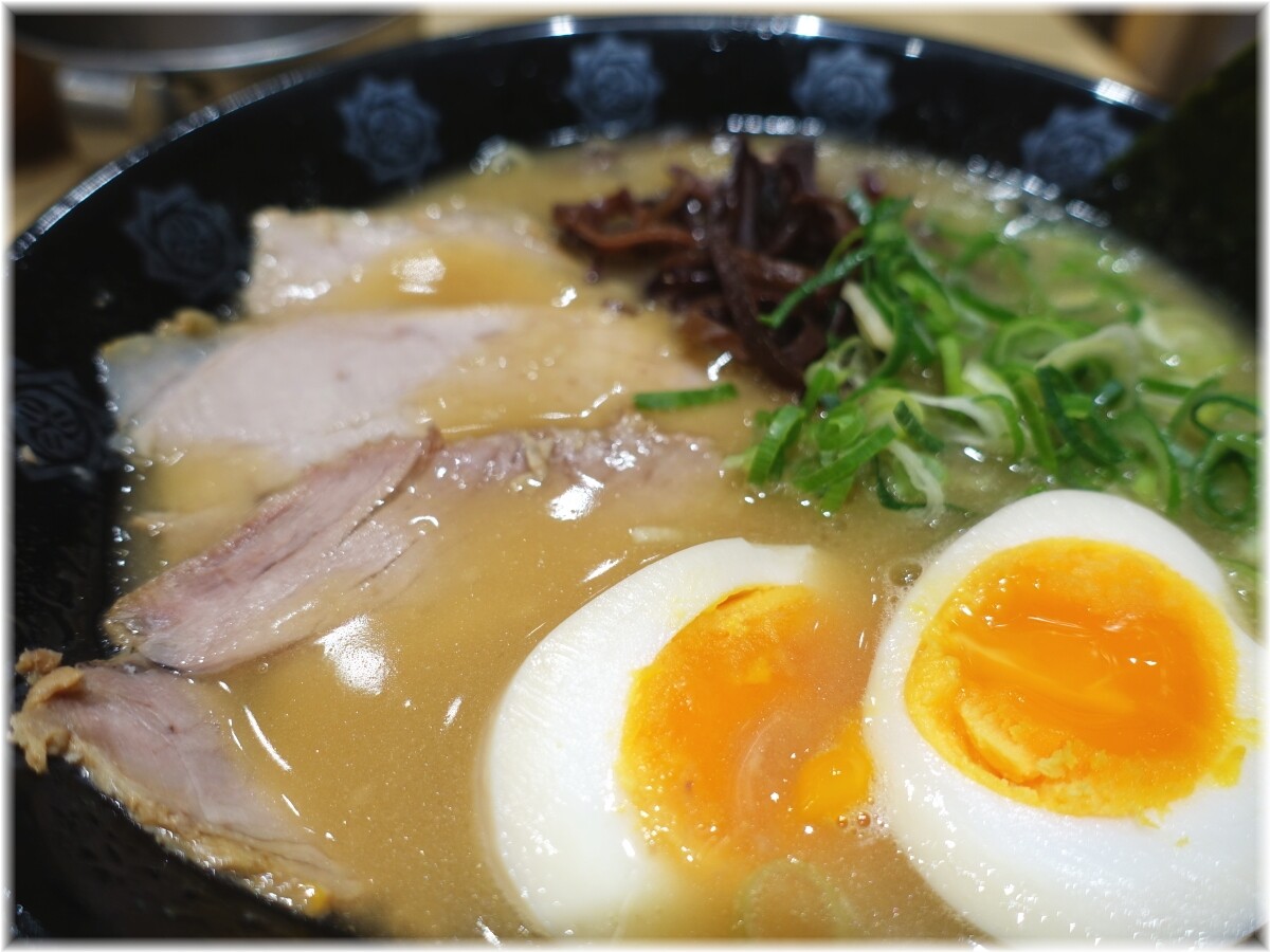 俺式純 朝ラーメンに半熟玉子の具