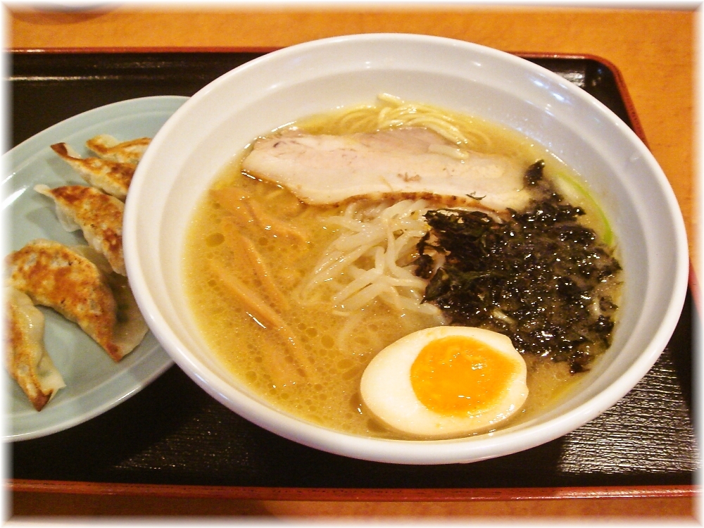 ラーメンまいど ラーメンと餃子のセット