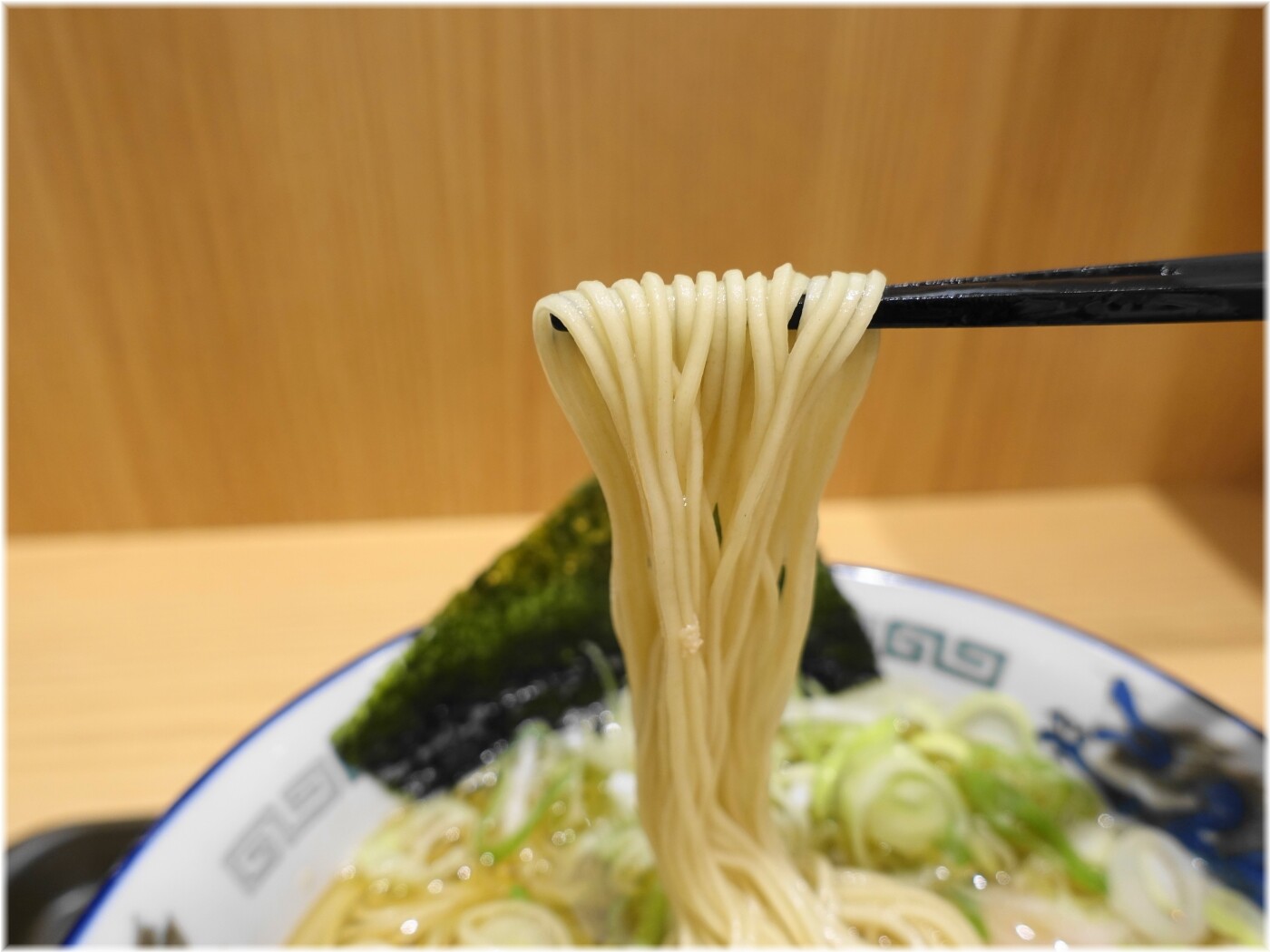 舎鈴アトレ川崎店 朝らーめんの麺