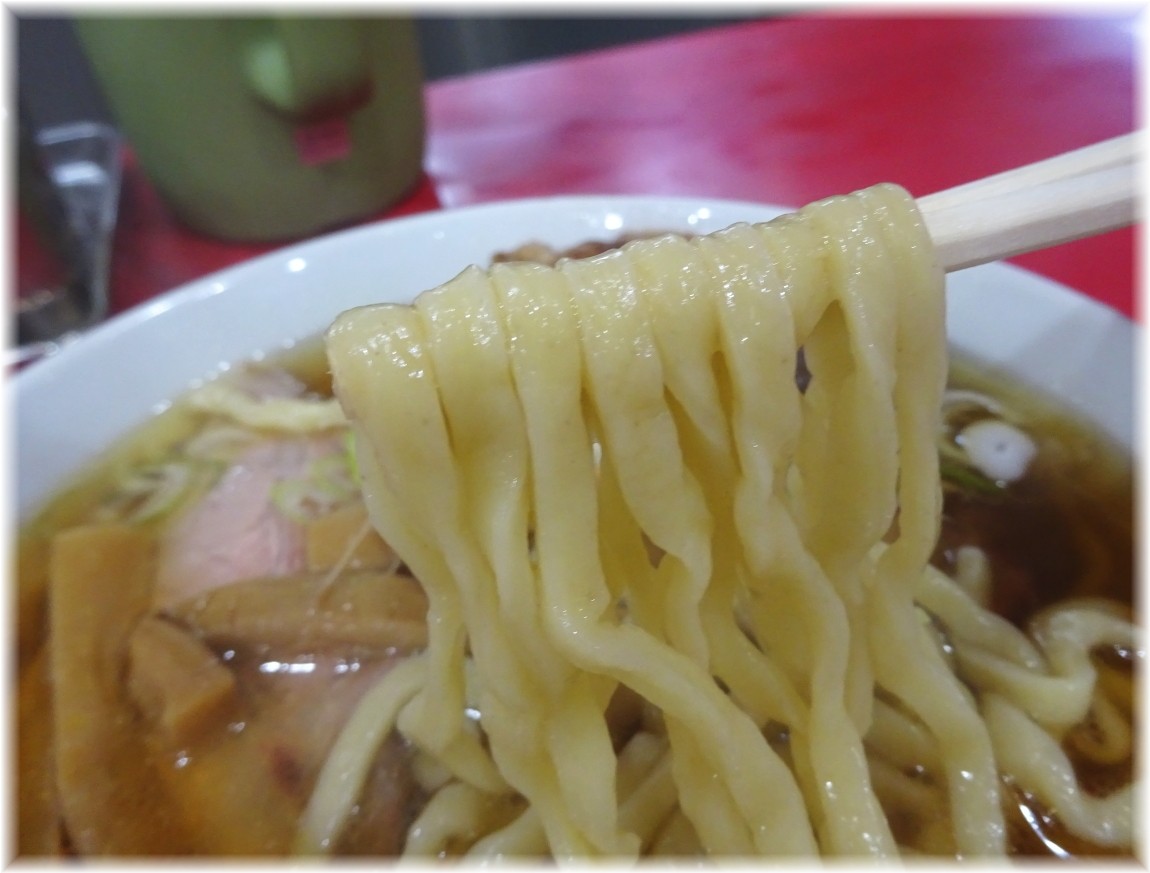 一品香駒生店 手打ちゃーしゅーめんの麺