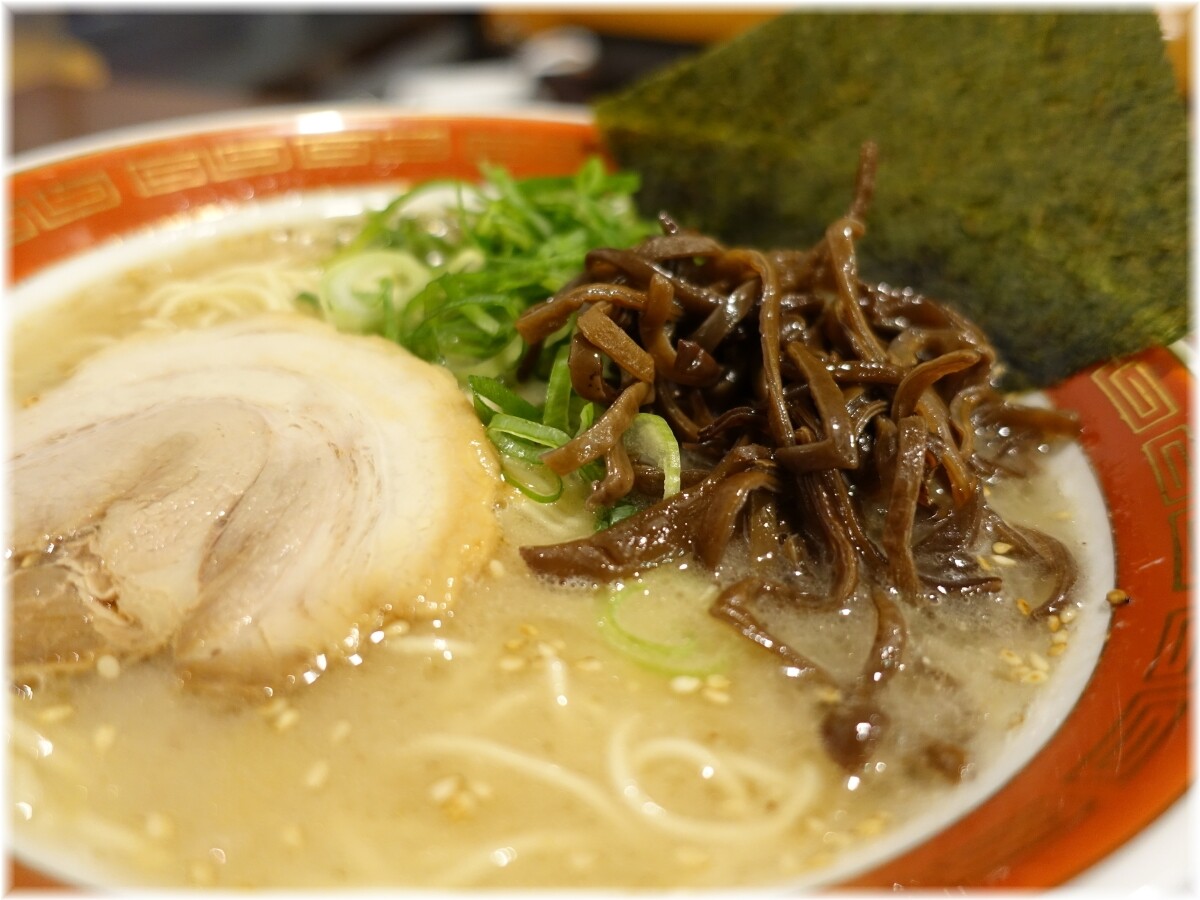 麺酒場天下屋 博多豚骨ラーメン白の具2