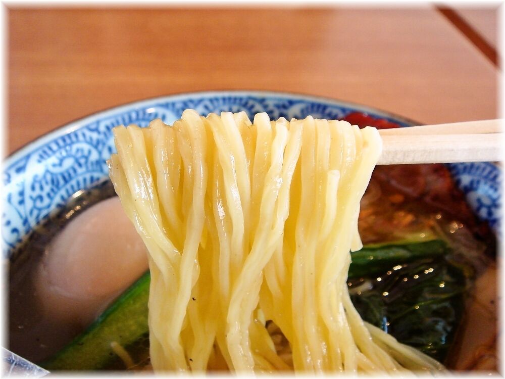 麺屋空海 空海味玉そば(塩)の麺