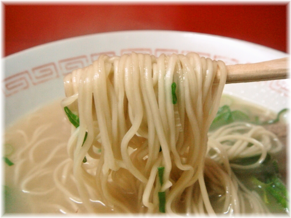 博多大砲ラーメン ラーメンの麺