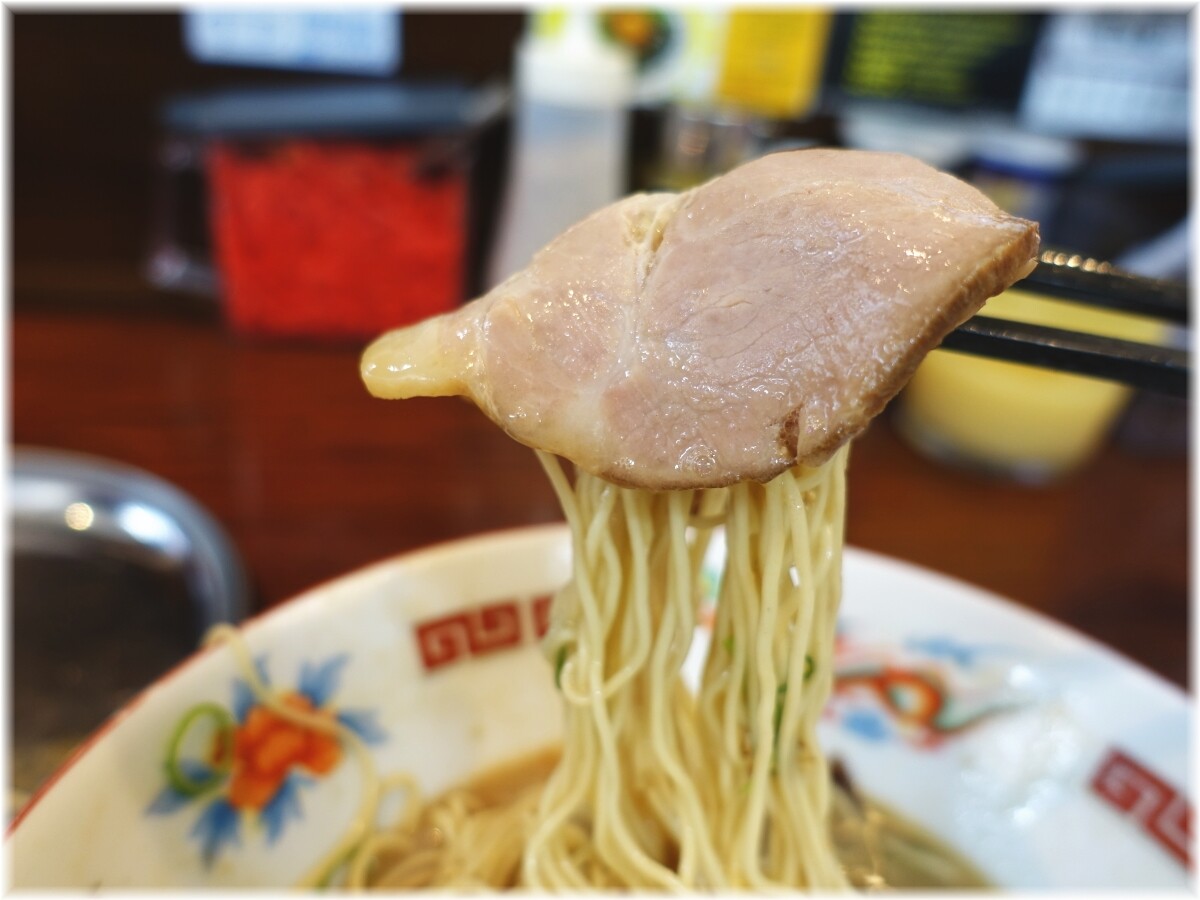 濃厚ラーメンかなや 極細麺とチャーシュー