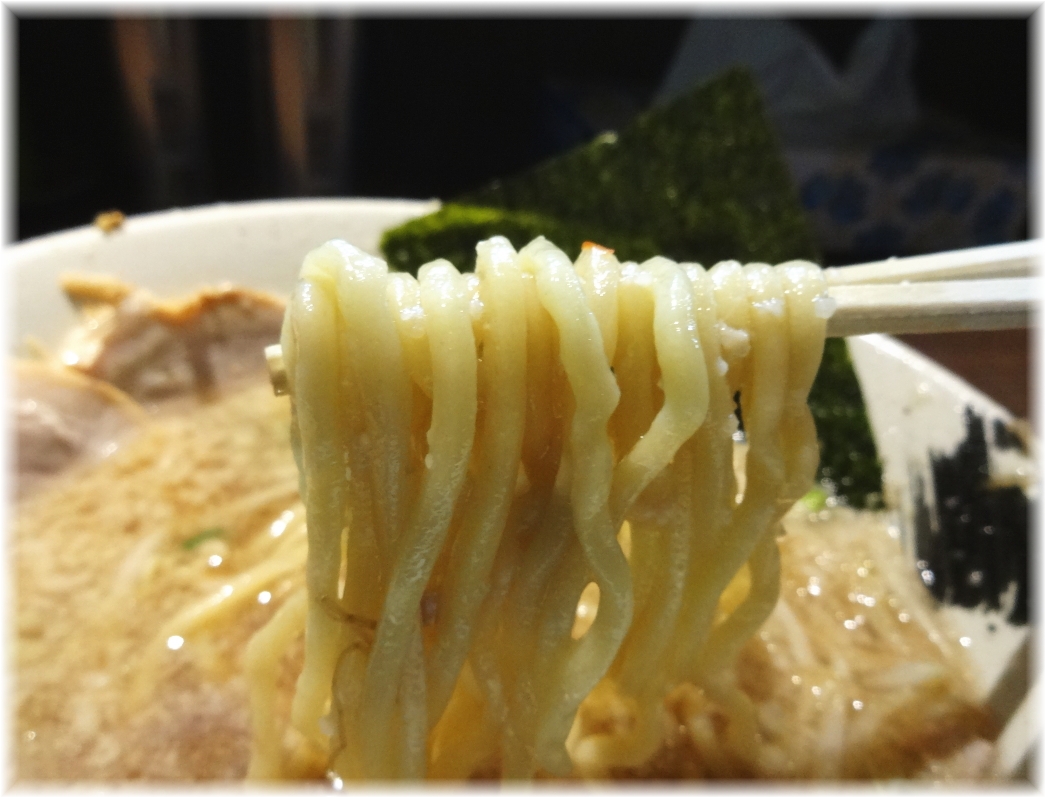 しゃがら チャーシューメンの麺