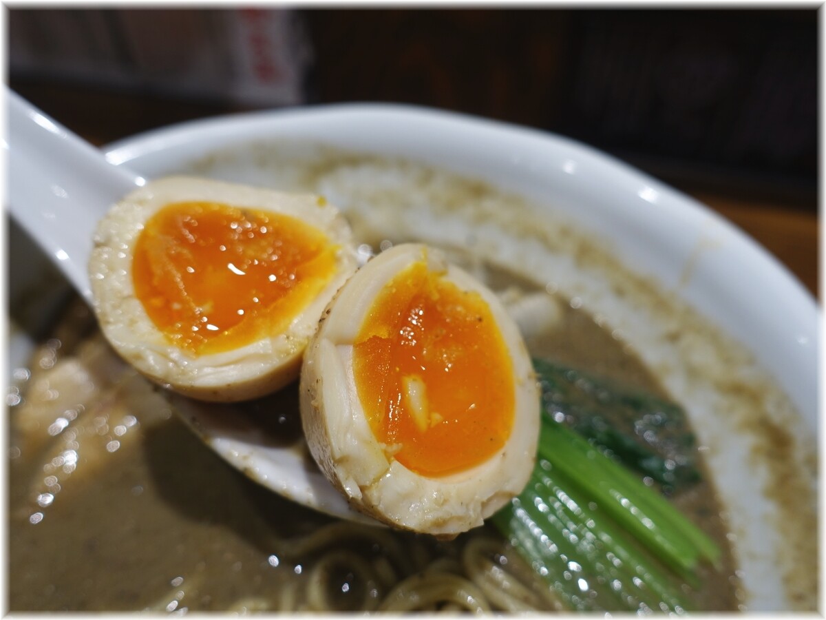 古田島 ゴクニボ瀬戸内煮干らーめん全部のせの味玉