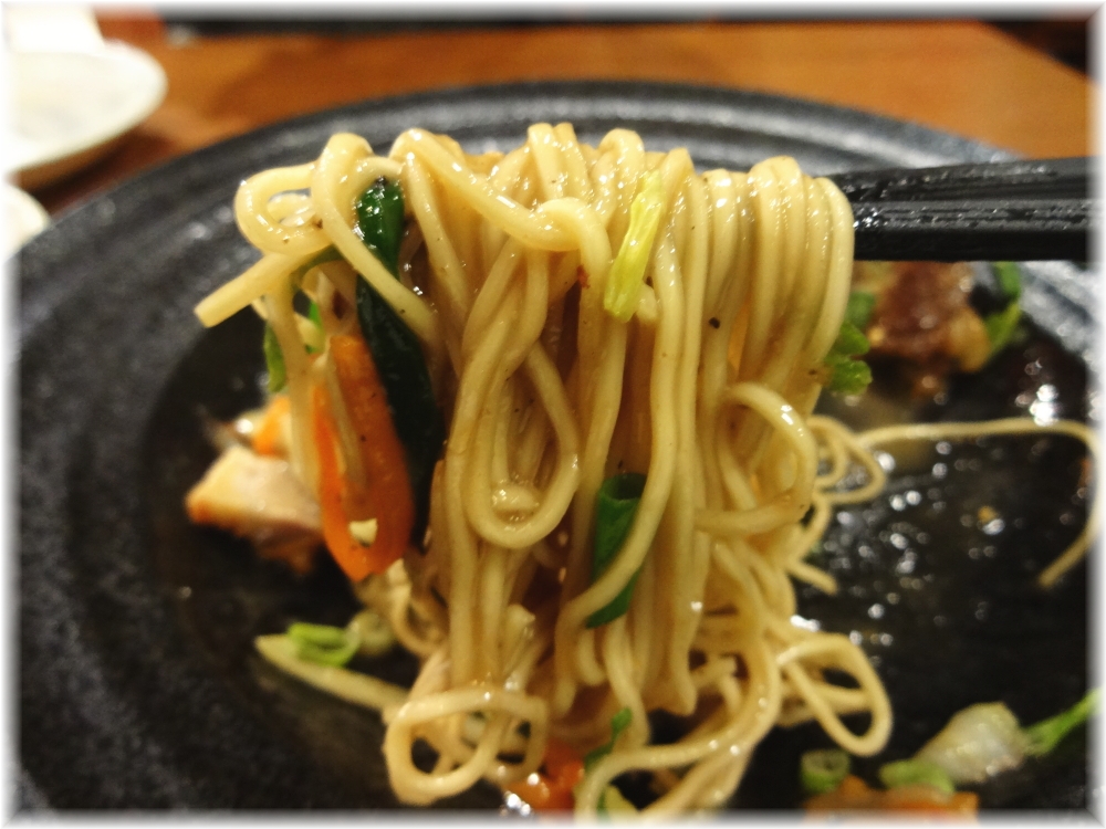 博多うま馬 渋谷ヒカリエ店 博多屋台風焼きラーメンの麺