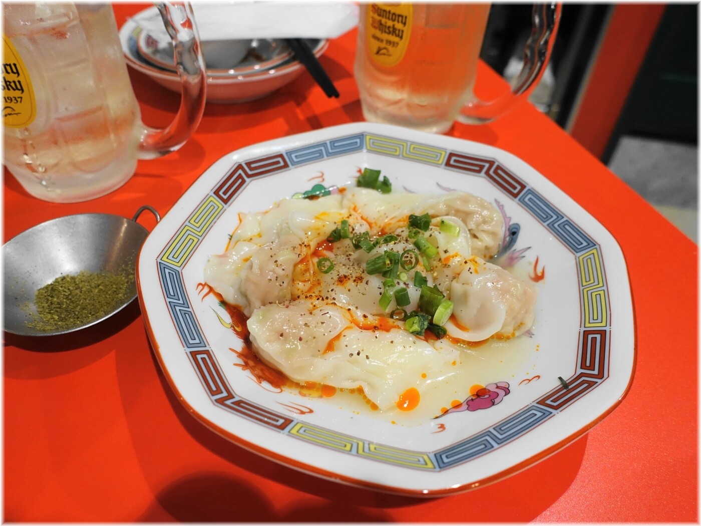 赤坂中華わんたん亭 わんたん皿と青山椒粉