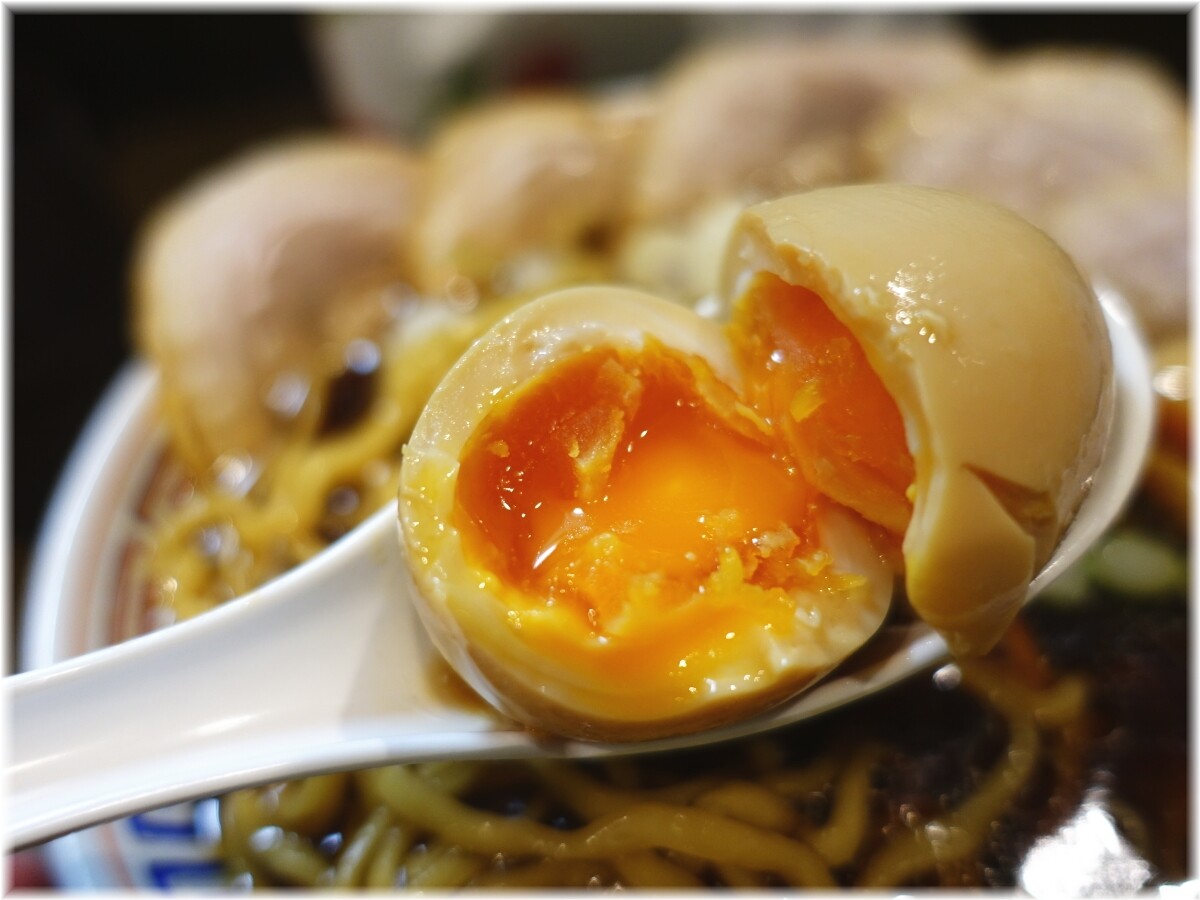 丸中華そば 肉中華そばに味玉の味玉