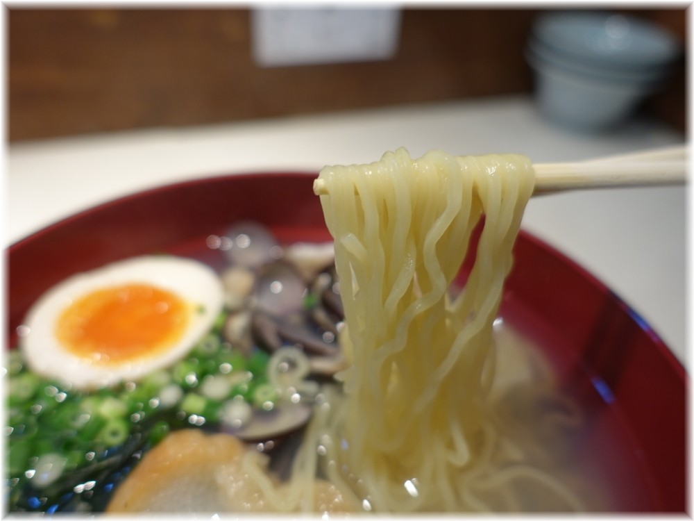 本家しじみらーめん あっさり(普)の麺