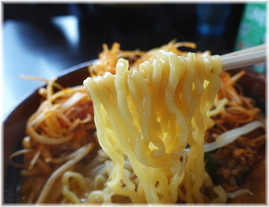 田所商店桶川店 肉ネギラーメン(北海道味噌)の麺