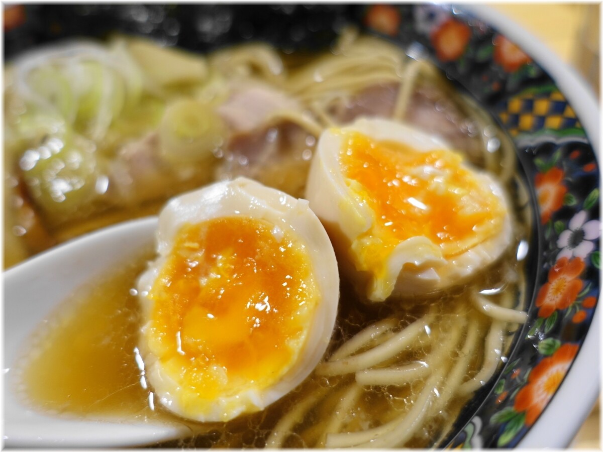 奈つやの中華そば 奈つやの中華そばに雲呑と味玉の味たま