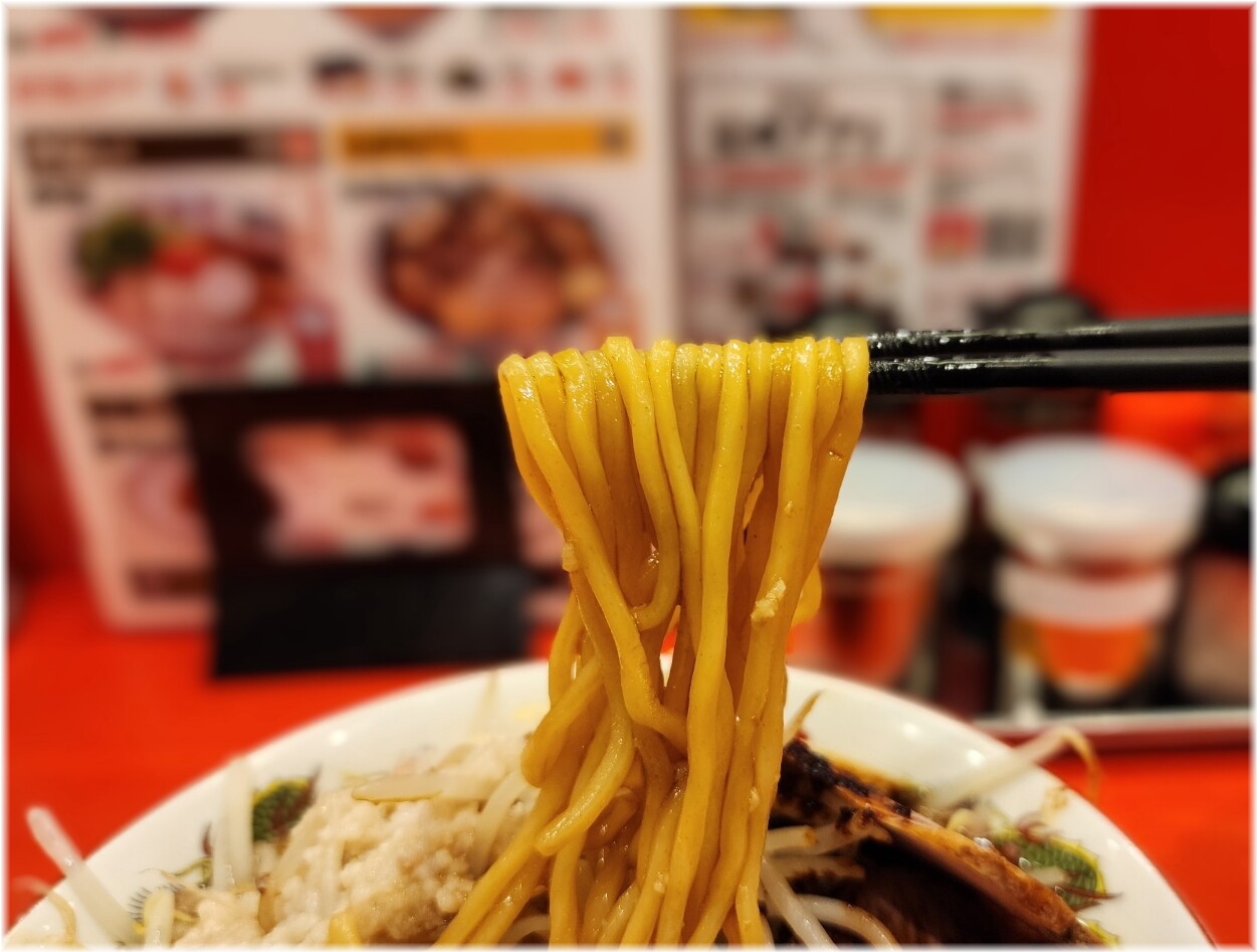 伍福軒田町店4 スタミナラーメンの麺