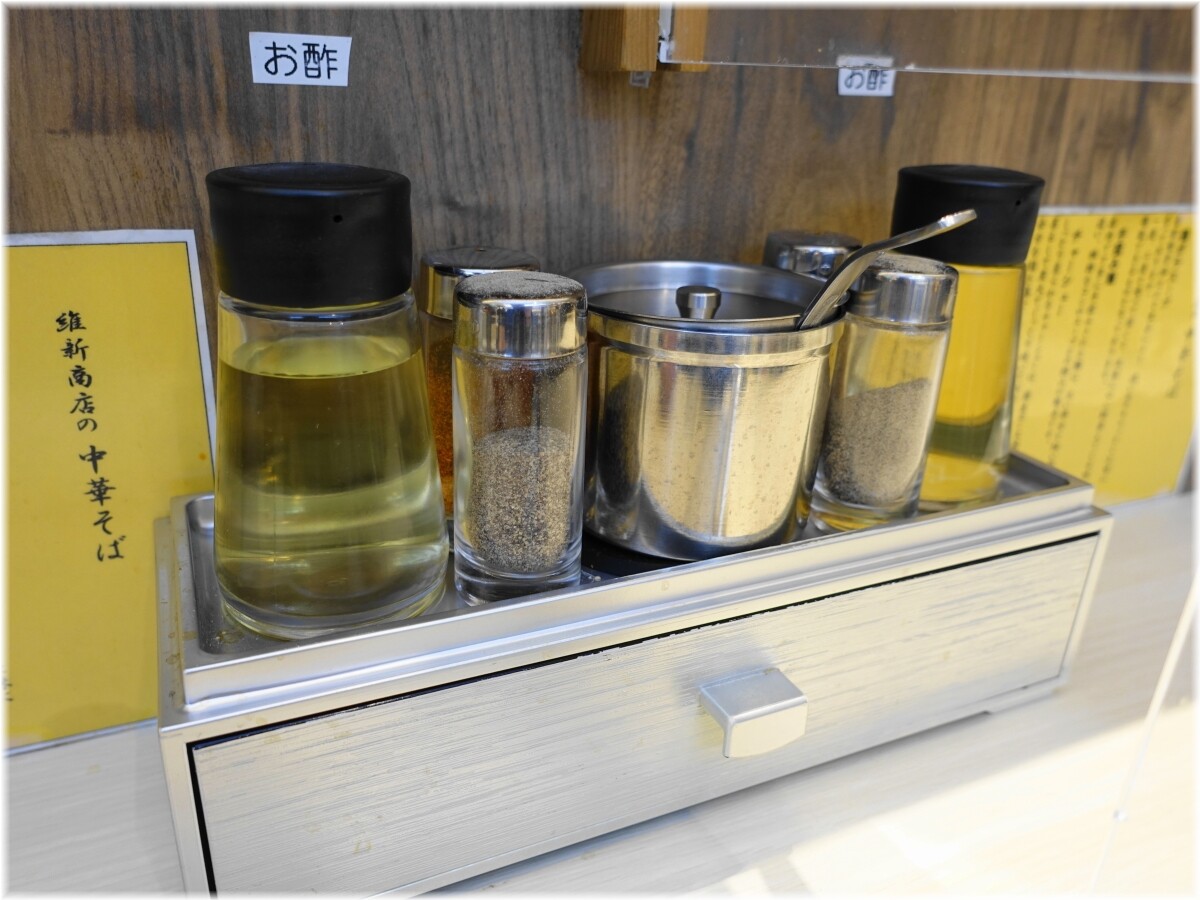 維新商店 みなとみらい店 卓上の調味料