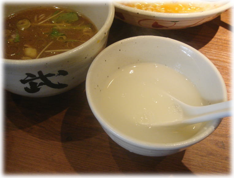 麺屋武蔵 武骨外伝 温玉肉餡かけつけそばのスープ割り