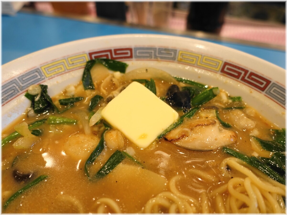 やじ満 味噌牡蠣ラーメンにバター