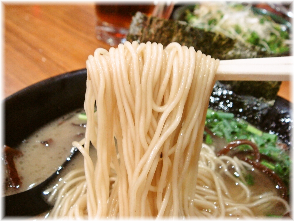 ぼたん ラーメンの麺
