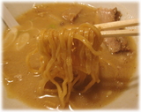 烈士洵名　白味噌らーめんの麺