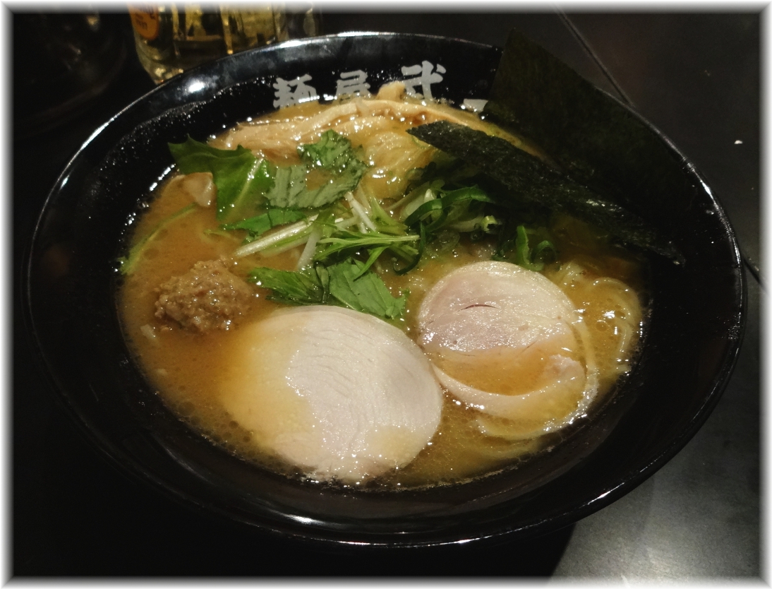 武一 濃厚鶏骨醤油らーめん