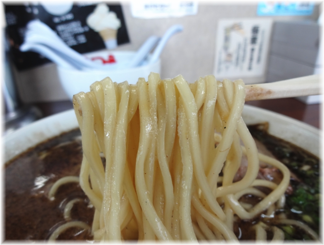 なんつッ亭 秦野本店 ラーメンの麺